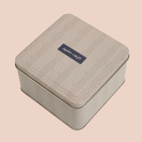 Taylor Swift Cookie Cutters Holiday - Picture 2 of 2